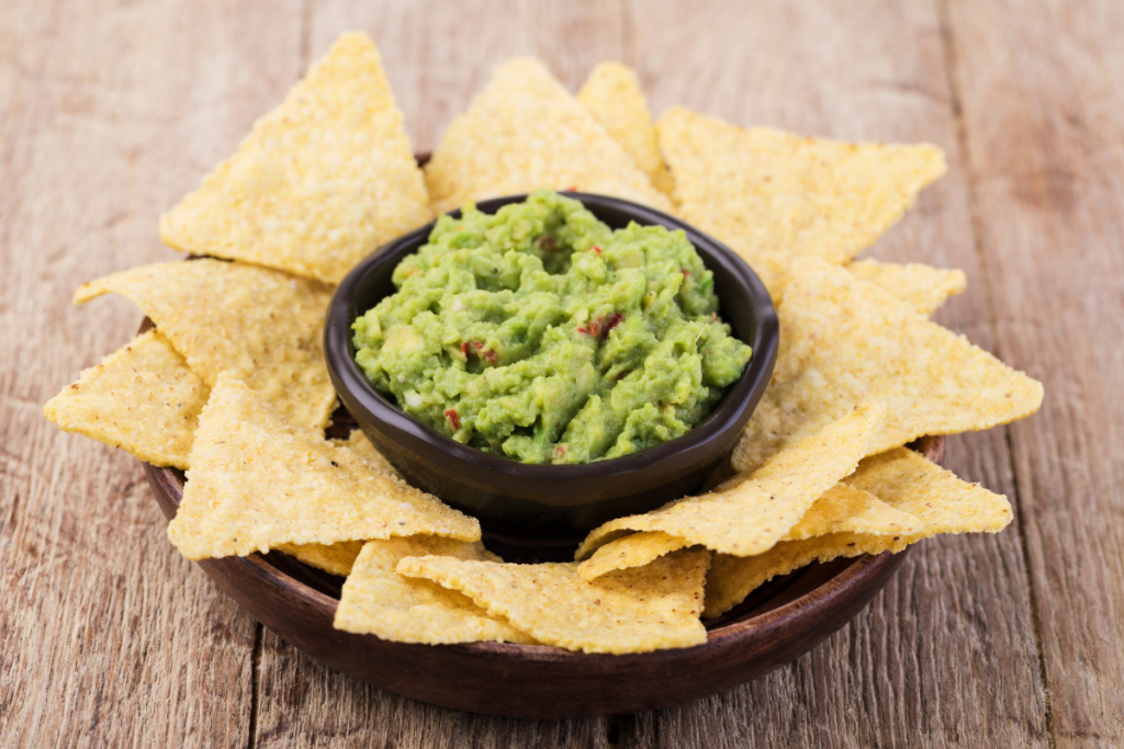 nachos-con-guacamole-para-aperitivo